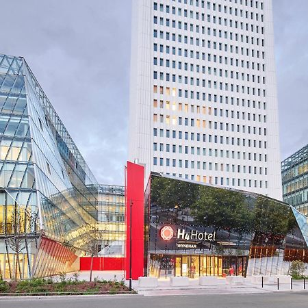H4 Hotel Wyndham Paris Pleyel Resort Сен Дени Екстериор снимка