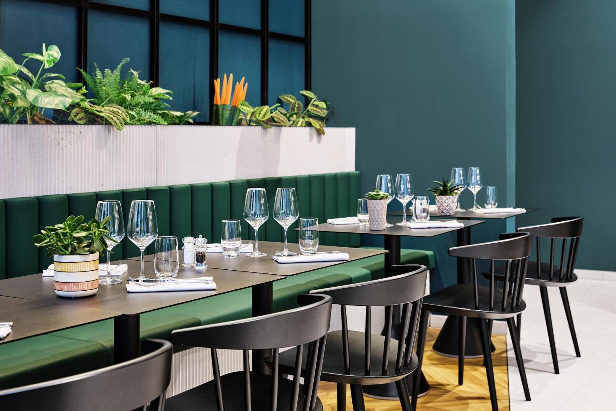 H4 Hotel Wyndham Paris Pleyel Resort Сен Дени Екстериор снимка
