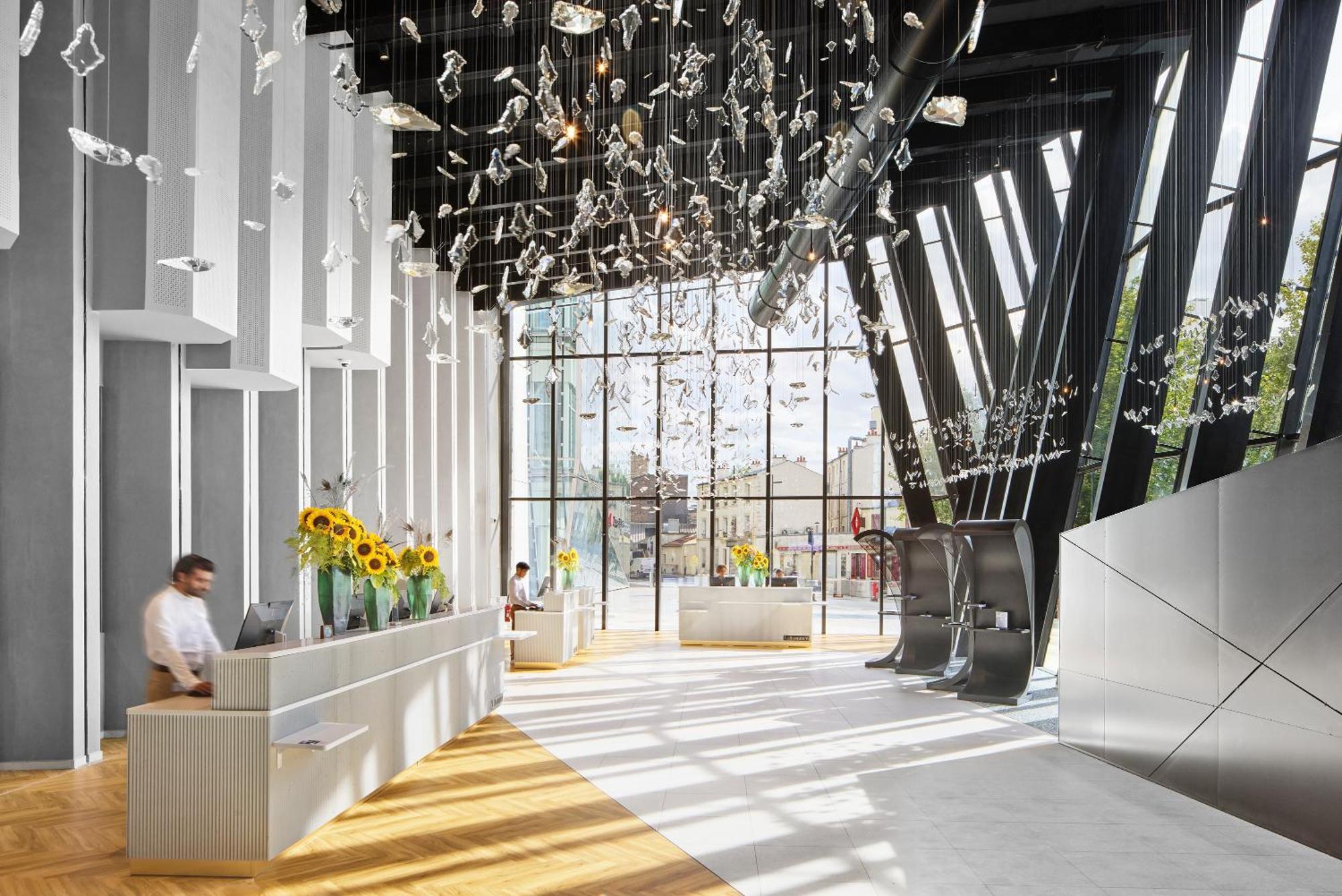 H4 Hotel Wyndham Paris Pleyel Resort Сен Дени Екстериор снимка