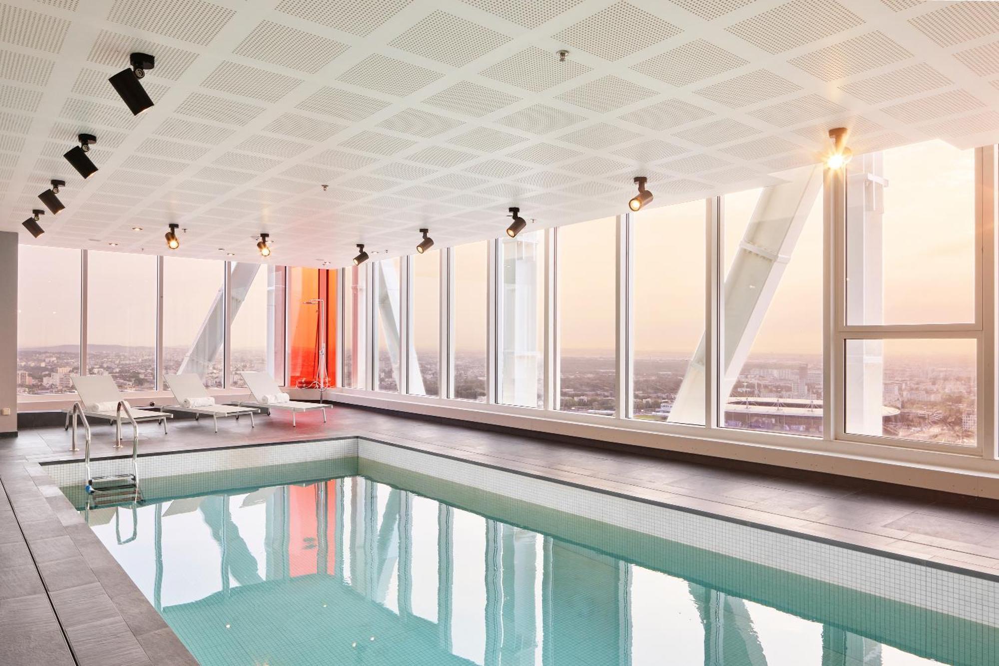 H4 Hotel Wyndham Paris Pleyel Resort Сен Дени Екстериор снимка