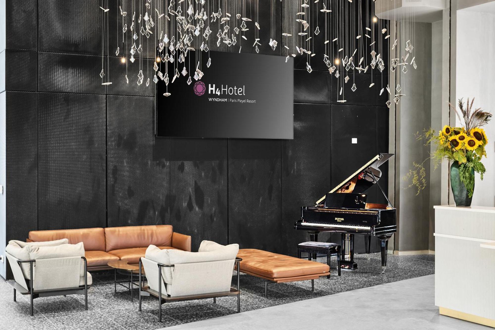 H4 Hotel Wyndham Paris Pleyel Resort Сен Дени Екстериор снимка