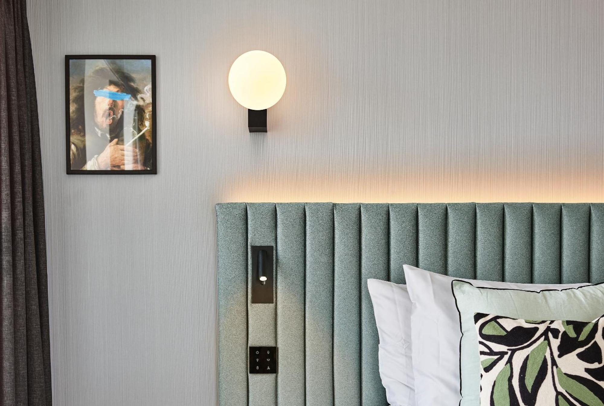 H4 Hotel Wyndham Paris Pleyel Resort Сен Дени Екстериор снимка