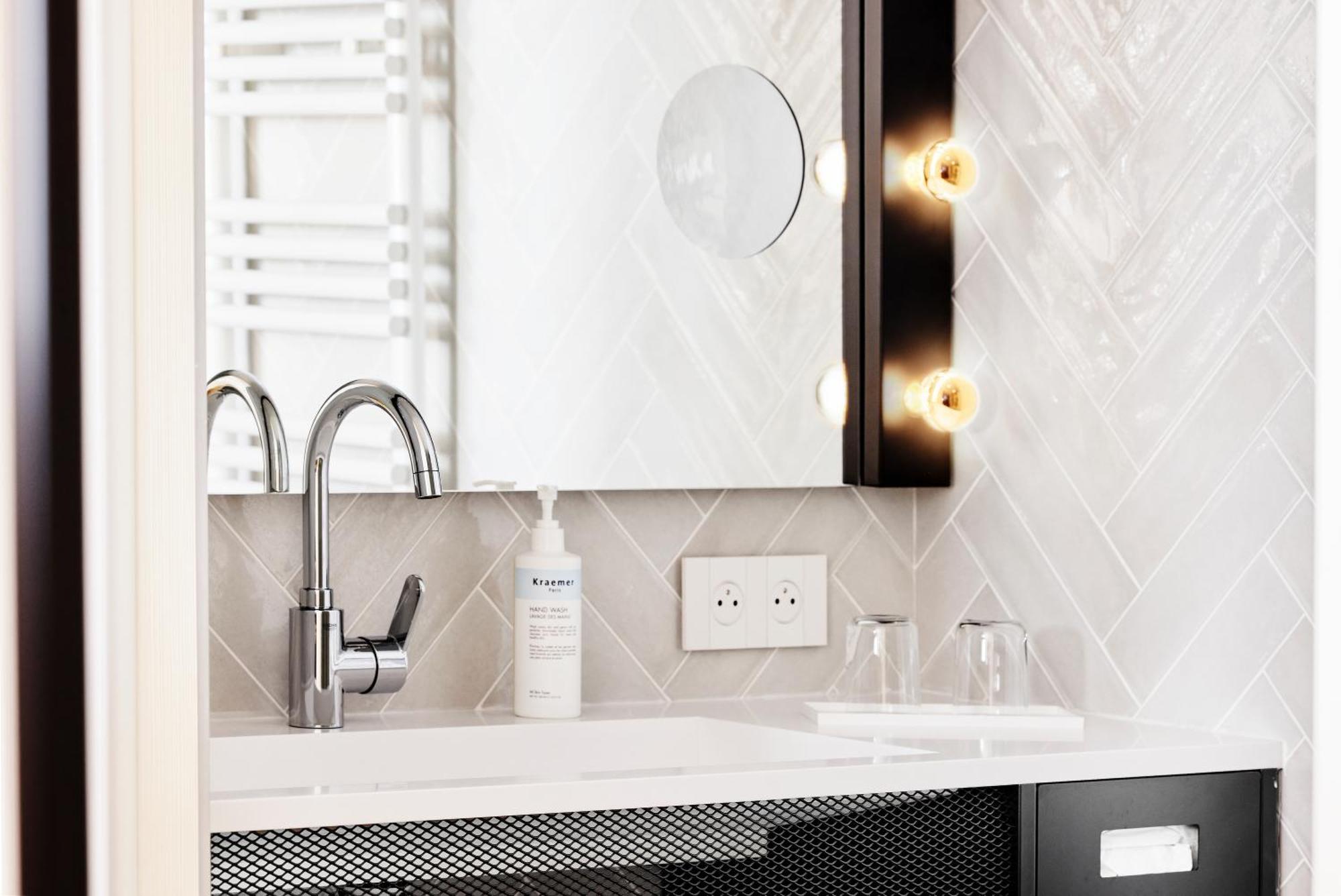 H4 Hotel Wyndham Paris Pleyel Resort Сен Дени Екстериор снимка