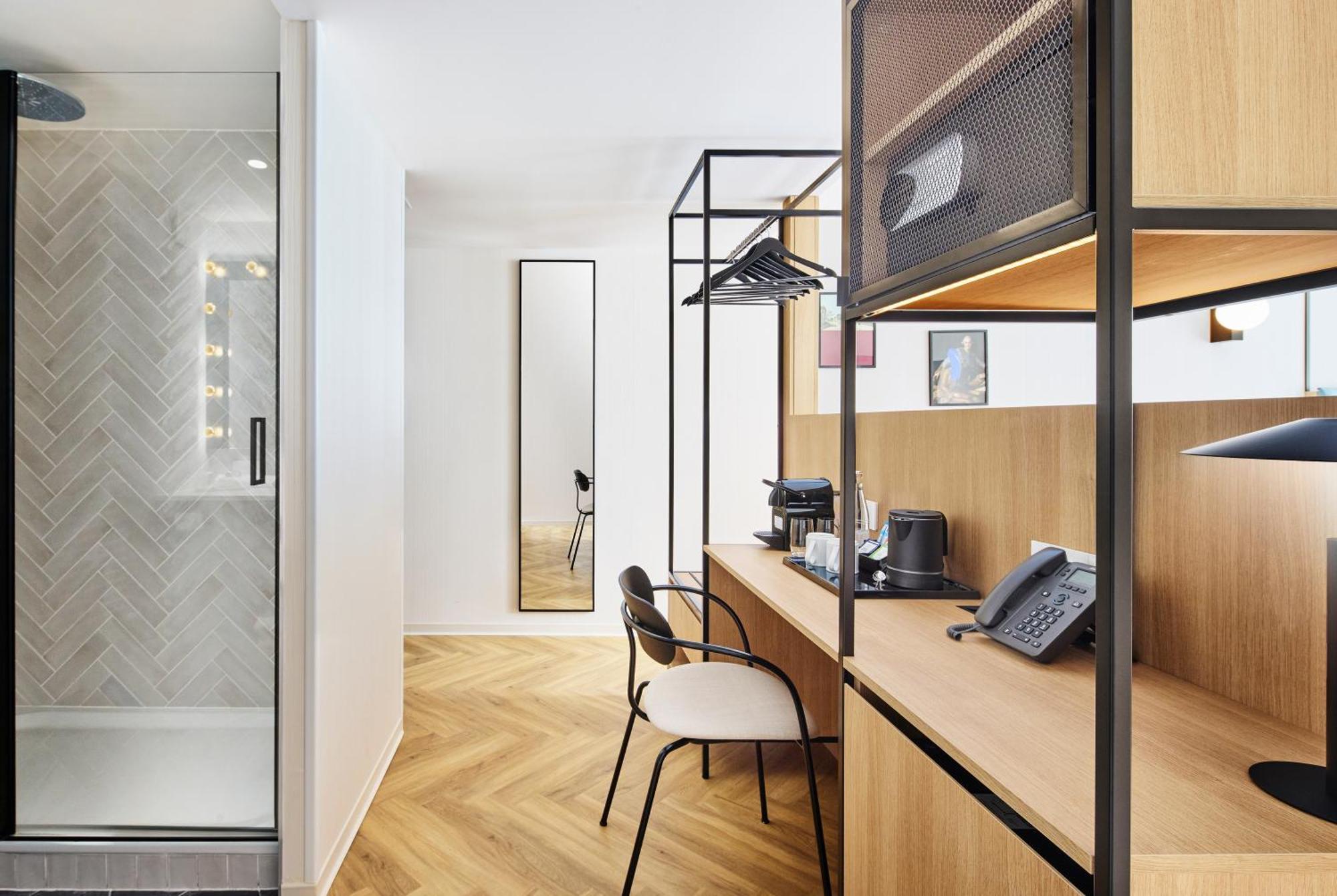 H4 Hotel Wyndham Paris Pleyel Resort Сен Дени Екстериор снимка