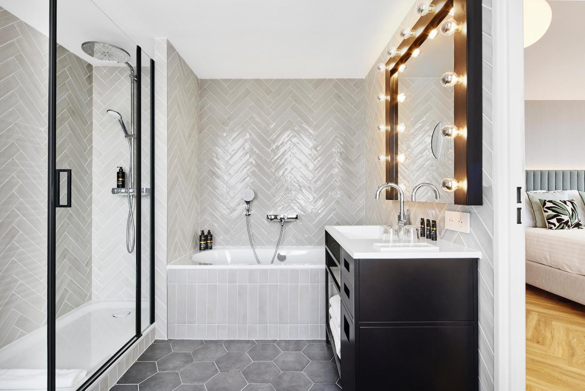 H4 Hotel Wyndham Paris Pleyel Resort Сен Дени Екстериор снимка