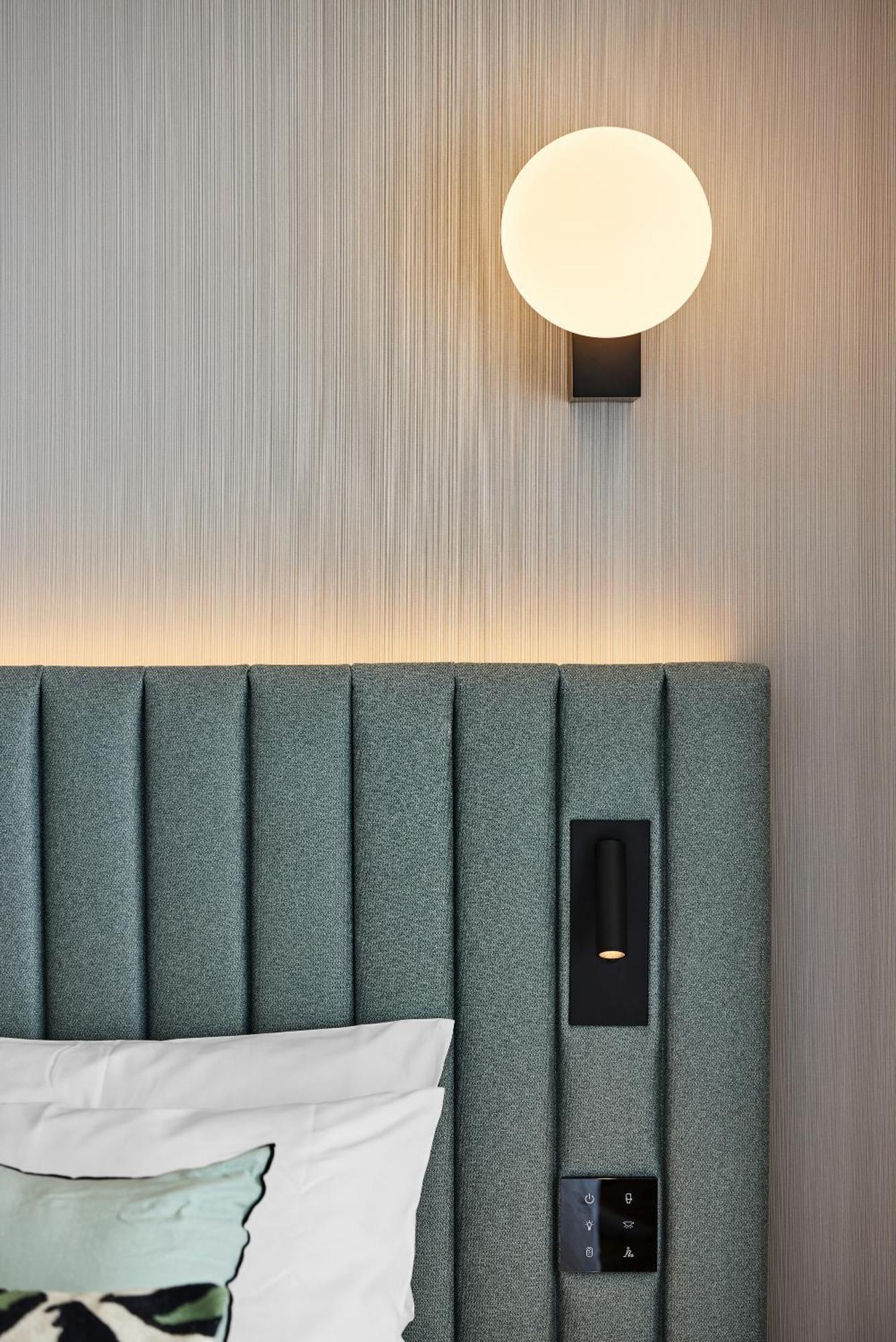 H4 Hotel Wyndham Paris Pleyel Resort Сен Дени Екстериор снимка