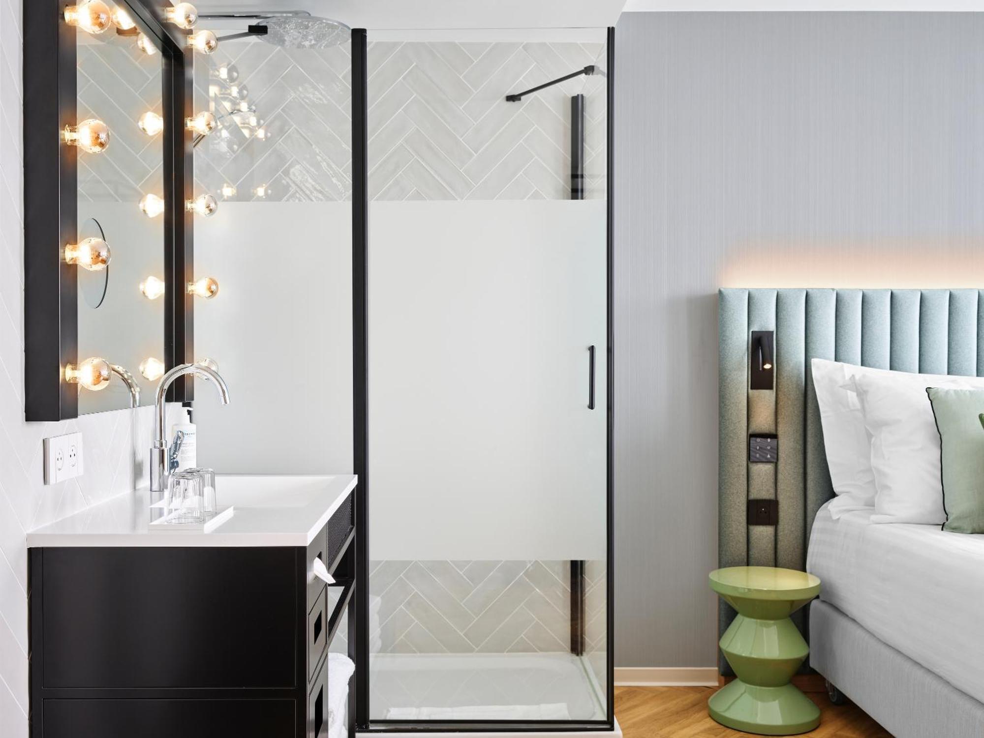 H4 Hotel Wyndham Paris Pleyel Resort Сен Дени Екстериор снимка