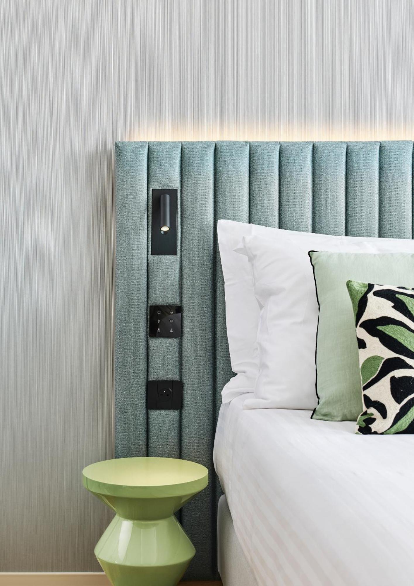 H4 Hotel Wyndham Paris Pleyel Resort Сен Дени Екстериор снимка