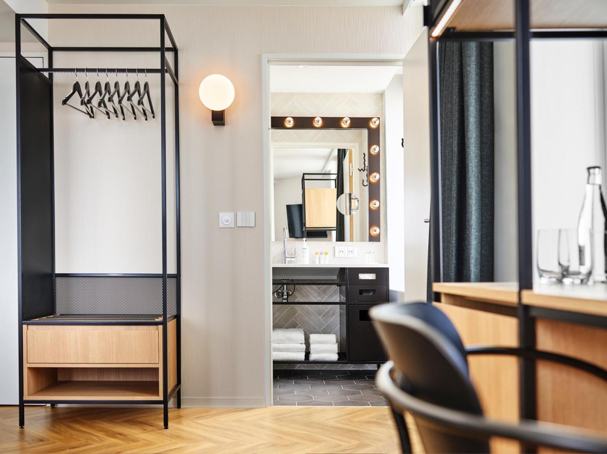 H4 Hotel Wyndham Paris Pleyel Resort Сен Дени Екстериор снимка
