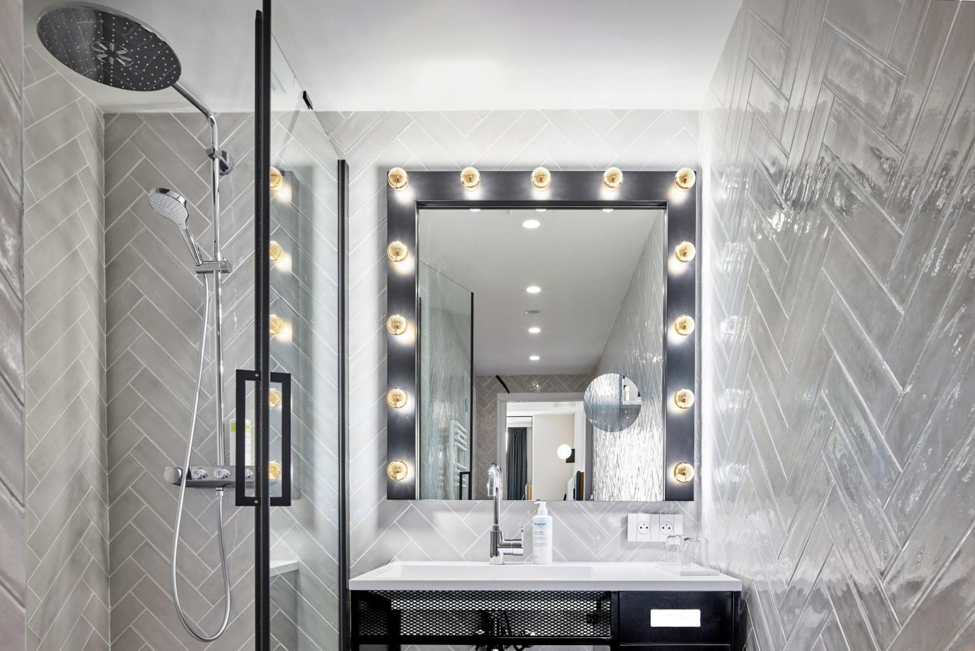 H4 Hotel Wyndham Paris Pleyel Resort Сен Дени Екстериор снимка